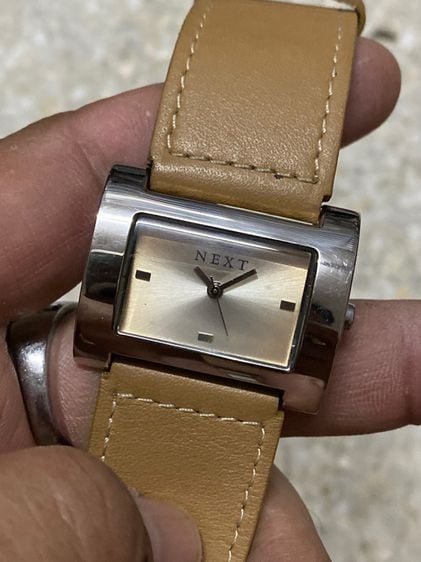 นาฬิกายี่ห้อ NEXT  ของแท้มือสอง สายหนังเดิมๆยังสวย  550฿ รูปที่ 2