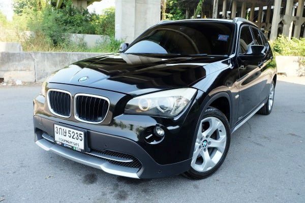 BMW X1 2015 2.0 sDrive18i Sedan เบนซิน ไม่ติดแก๊ส เกียร์อัตโนมัติ ดำ