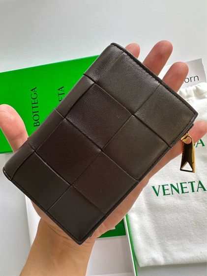 Bottega Veneta Medium Cassette Bi-Fold Zip Wallet รูปที่ 2