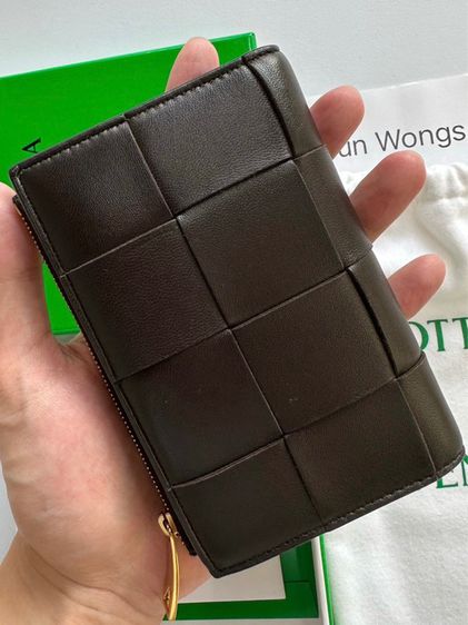 Bottega Veneta Medium Cassette Bi-Fold Zip Wallet รูปที่ 3