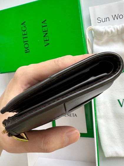 Bottega Veneta Medium Cassette Bi-Fold Zip Wallet รูปที่ 5