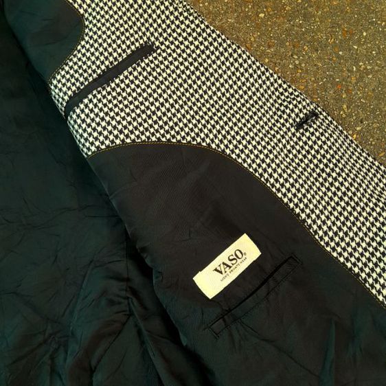 สูทแจ็คเก็ตลำลอง
Vaso by Crown
Classic Tweed wool black with beige houndstooth sport suit jacket
made in Japan
🎌🎌🎌 รูปที่ 8