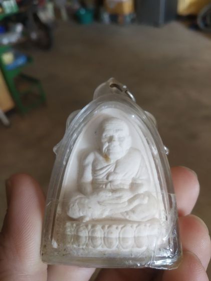 พระเนื้อว่านผสมผงพิมพ์จัมโบ้(พระพิมพ์พระหลวงปู่ทวดหลัง(พระหลวงพ่อโสธรเนื้อว่านขาว)(วัดสักใหญ่)(จังหวัดนนทบุรี))พระบ้านพระเครื่องรางของมงคล รูปที่ 2