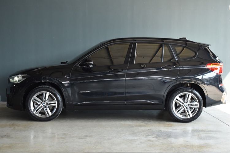 BMW X1 2018 2.0 sDrive20d M Sport Utility-car ดีเซล ไม่ติดแก๊ส เกียร์อัตโนมัติ ดำ รูปที่ 4