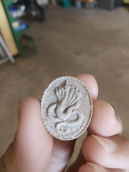 พระเนื้อผงผสมว่าน(พระองค์ท้าวพญามุจลินท์นาคราช(พญานาคเจ็ดเศียร)วัดถ้ำวังผาพญานาคราช(อุบลราชธานี))พระเครื่องรางของมงคล รูปที่ 2