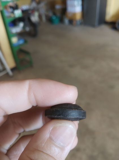 พระเนื้อผงแร่เหล็กน้ำพี้รูปทรงกลม(พระสังกัจจายน์(เนื้อดำสนิท)(พระหลวงพ่อนิยม)(วัดป่าหลักร้อย)(จังหวัดนครราชสีมา))พระบ้านพระเครื่องรางของมงคล รูปที่ 16