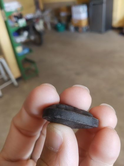 พระเนื้อผงแร่เหล็กน้ำพี้รูปทรงกลม(พระสังกัจจายน์(เนื้อดำสนิท)(พระหลวงพ่อนิยม)(วัดป่าหลักร้อย)(จังหวัดนครราชสีมา))พระบ้านพระเครื่องรางของมงคล รูปที่ 11