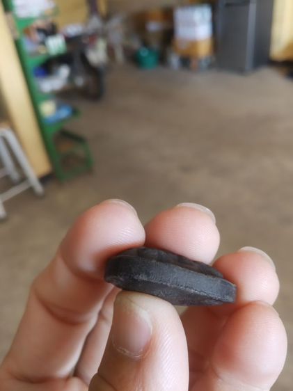 พระเนื้อผงแร่เหล็กน้ำพี้รูปทรงกลม(พระสังกัจจายน์(เนื้อดำสนิท)(พระหลวงพ่อนิยม)(วัดป่าหลักร้อย)(จังหวัดนครราชสีมา))พระบ้านพระเครื่องรางของมงคล รูปที่ 12