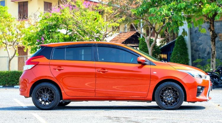 Toyota Yaris 2016 1.2 E Sedan เบนซิน ไม่ติดแก๊ส เกียร์อัตโนมัติ ส้ม รูปที่ 4