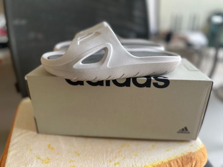 รองเท้าแตะ Adidas ใส่สองครั้ง ไซส์ UK6, EU39 สภาพป้ายแดง พร้อมกล่อง รูปที่ 2