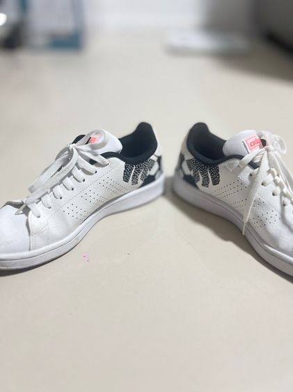 รองเท้า adidas สีขาว us7 (39.5) รูปที่ 3