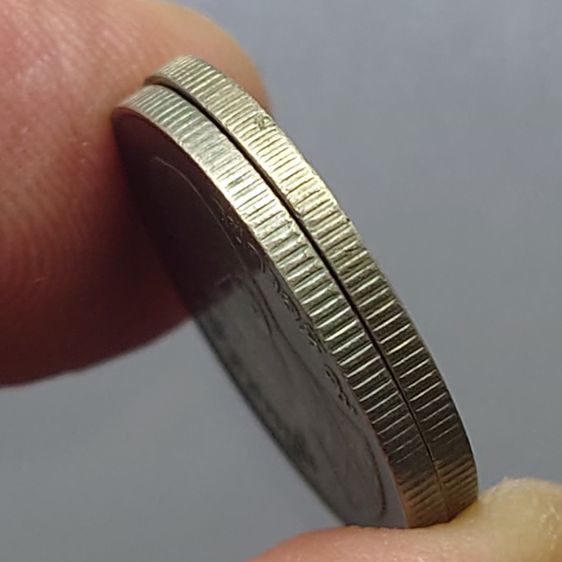 ชุดคู่ เหรียญ 1 บาท ช่อฟ้าสั้น - ช่อฟ้ายาว พ.ศ.2529 ผ่านใช้งานน้อย สภาพสวย รูปที่ 7