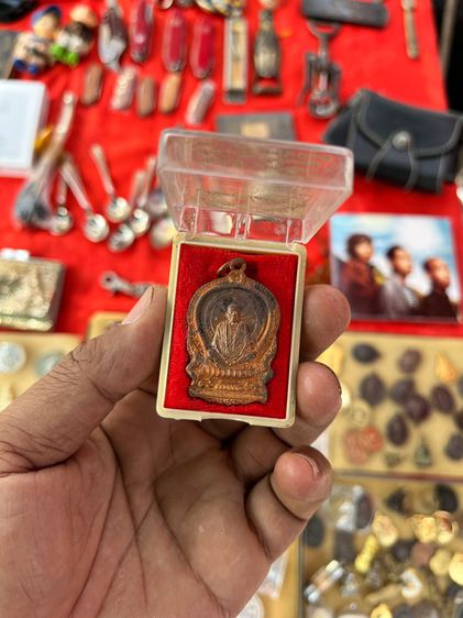 เหรียญหลวงพ่อคูณ นั่งพานเนื้อทองแดง ออกวัดบ้านคลอง ปี 2537  รูปที่ 2