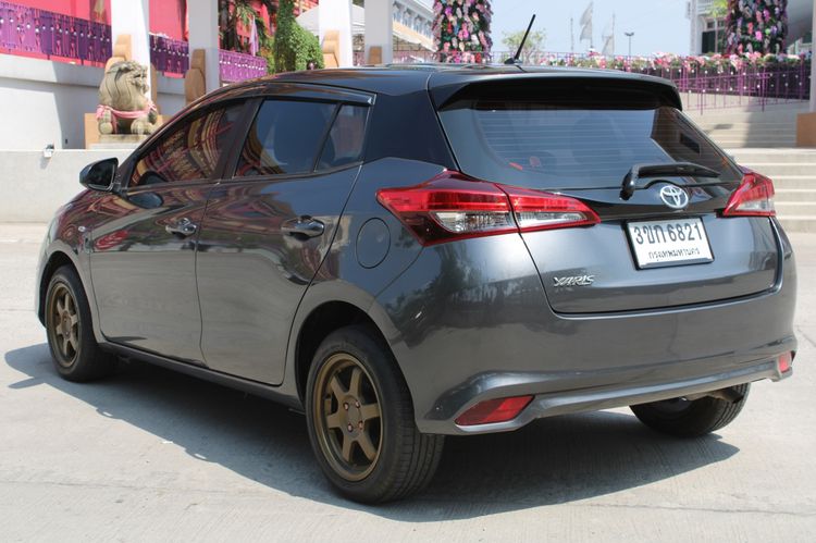 Toyota Yaris 2018 1.2 Entry Sedan เบนซิน ไม่ติดแก๊ส เกียร์อัตโนมัติ เทา รูปที่ 3