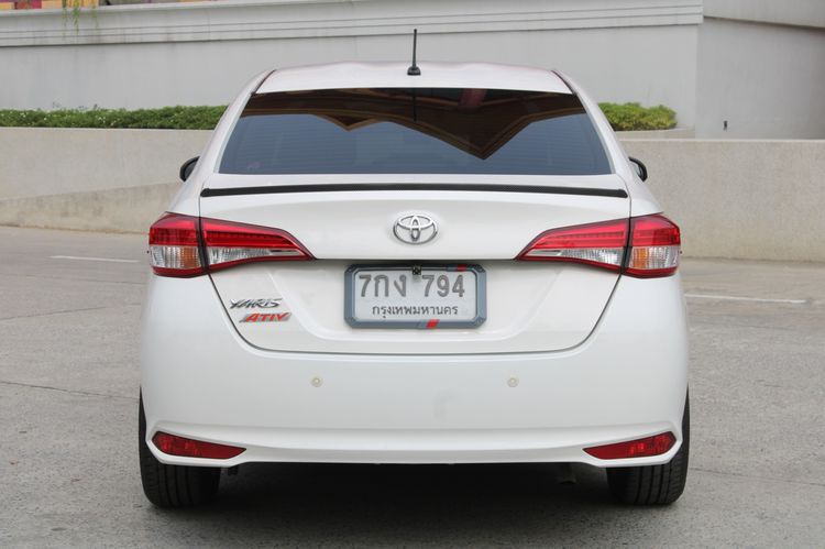 Toyota Yaris ATIV 2017 1.2 J Sedan เบนซิน ไม่ติดแก๊ส เกียร์อัตโนมัติ ขาว รูปที่ 3
