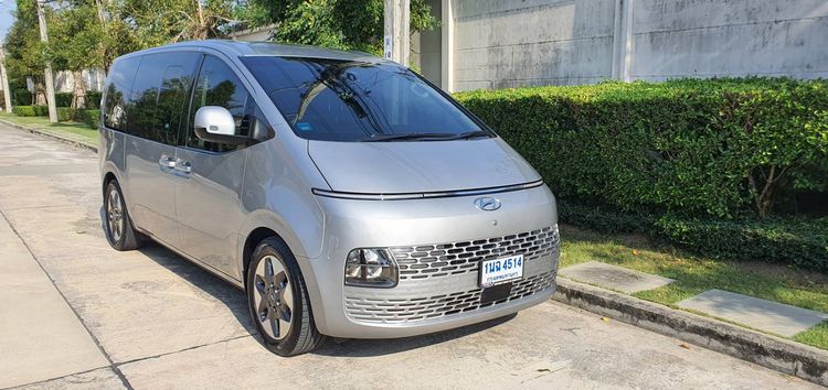 Hyundai Staria 2022 2.2 SEL Van ดีเซล ไม่ติดแก๊ส เกียร์อัตโนมัติ บรอนซ์เงิน