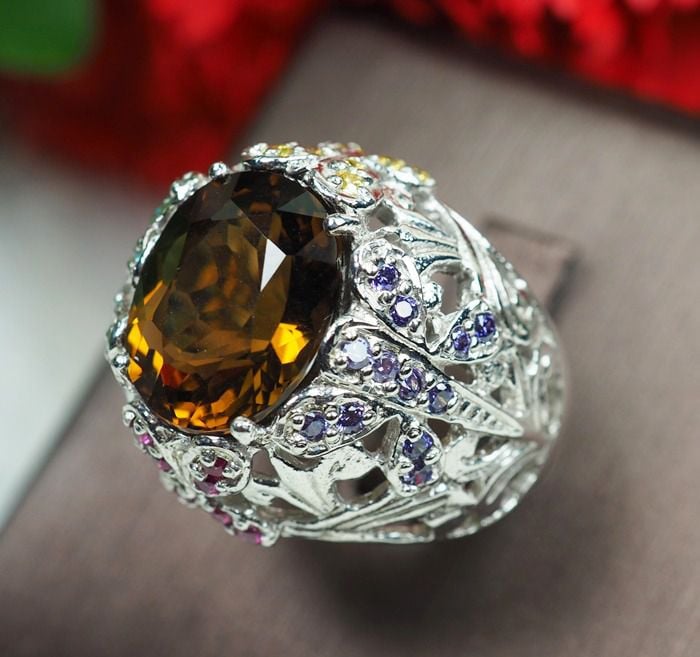 แหวนควอร์ตสีบรั่นดีสวยมากประดับเพชรสวิสสี (12997) รูปที่ 2