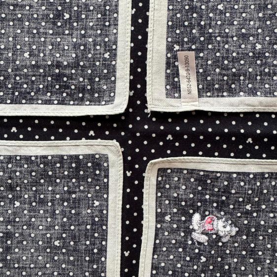 ผ้าเช็ดหน้ามิกกี้เมาส์ลายจุดแซมด้วยโลโก้มิกกี้ ปักมิกกี้ที่มุมผ้า Mickey Mouse Bandana รูปที่ 5
