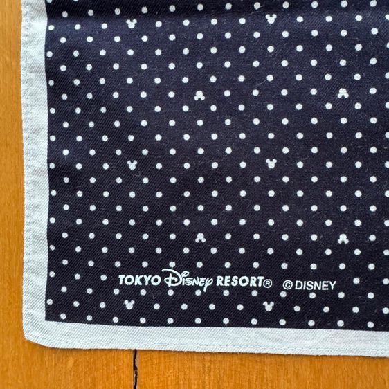 ผ้าเช็ดหน้ามิกกี้เมาส์ลายจุดแซมด้วยโลโก้มิกกี้ ปักมิกกี้ที่มุมผ้า Mickey Mouse Bandana รูปที่ 3