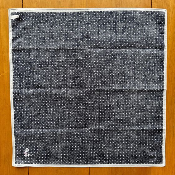 ผ้าเช็ดหน้ามิกกี้เมาส์ลายจุดแซมด้วยโลโก้มิกกี้ ปักมิกกี้ที่มุมผ้า Mickey Mouse Bandana รูปที่ 4