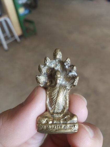 พระเนื้อทองเหลือง(พระรูปหล่อพระเกจิหลังพระปางนาคปรก(ไม่ทราบพระเกจิที่สร้าง)(ไม่ทราบที่มา)(ไม่ทราบรุ่นและอายุ))พระบ้านพระเครื่องรางของมงคล รูปที่ 4