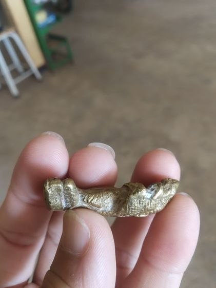 พระเนื้อทองเหลือง(พระรูปหล่อพระเกจิหลังพระปางนาคปรก(ไม่ทราบพระเกจิที่สร้าง)(ไม่ทราบที่มา)(ไม่ทราบรุ่นและอายุ))พระบ้านพระเครื่องรางของมงคล รูปที่ 12