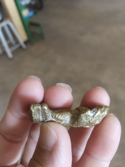 พระเนื้อทองเหลือง(พระรูปหล่อพระเกจิหลังพระปางนาคปรก(ไม่ทราบพระเกจิที่สร้าง)(ไม่ทราบที่มา)(ไม่ทราบรุ่นและอายุ))พระบ้านพระเครื่องรางของมงคล รูปที่ 9