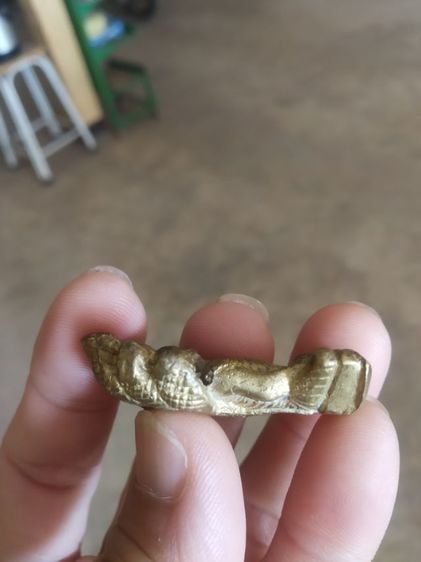 พระเนื้อทองเหลือง(พระรูปหล่อพระเกจิหลังพระปางนาคปรก(ไม่ทราบพระเกจิที่สร้าง)(ไม่ทราบที่มา)(ไม่ทราบรุ่นและอายุ))พระบ้านพระเครื่องรางของมงคล รูปที่ 11