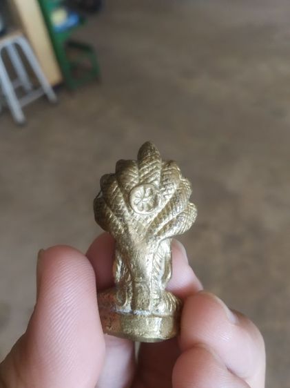 พระเนื้อทองเหลือง(พระรูปหล่อพระเกจิหลังพระปางนาคปรก(ไม่ทราบพระเกจิที่สร้าง)(ไม่ทราบที่มา)(ไม่ทราบรุ่นและอายุ))พระบ้านพระเครื่องรางของมงคล รูปที่ 6