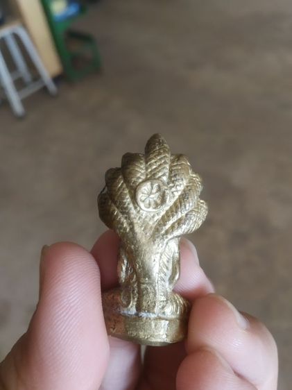 พระเนื้อทองเหลือง(พระรูปหล่อพระเกจิหลังพระปางนาคปรก(ไม่ทราบพระเกจิที่สร้าง)(ไม่ทราบที่มา)(ไม่ทราบรุ่นและอายุ))พระบ้านพระเครื่องรางของมงคล รูปที่ 8