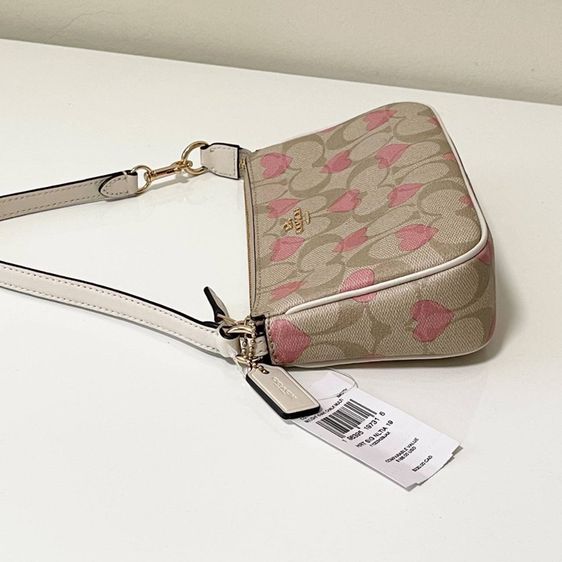 Nolita 19 In Signature Canvas With Heart Print  รูปที่ 3