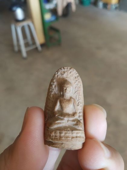 พระเนื้อดินพิมพ์กลาง(พระลือหน้ายักษ์หลังเรียบ(ไม่ทราบพระเกจิที่สร้าง)(ไม่ทราบที่มา))พระบ้านพระเครื่องรางของมงคล รูปที่ 2