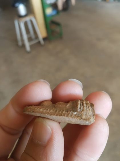 พระเนื้อดินพิมพ์กลาง(พระลือหน้ายักษ์หลังเรียบ(ไม่ทราบพระเกจิที่สร้าง)(ไม่ทราบที่มา))พระบ้านพระเครื่องรางของมงคล รูปที่ 17