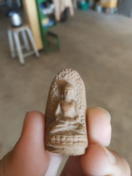 พระเนื้อดินพิมพ์กลาง(พระลือหน้ายักษ์หลังเรียบ(ไม่ทราบพระเกจิที่สร้าง)(ไม่ทราบที่มา))พระบ้านพระเครื่องรางของมงคล รูปที่ 3