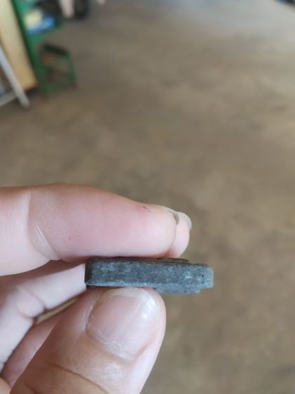 พระเนื้อผงผสมว่าน(พระขุนแผนหลังพระแม่ธรณีบีบมวยผมวัดทรงเสวย(เนื้อออกดำ)(ชัยนาท))พระบ้านพระเครื่องรางของมงคล รูปที่ 12