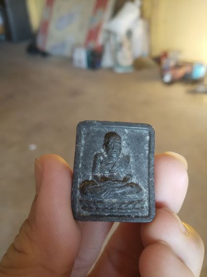 พระเนื้อผงผสมว่านดำ(พระรูปเหมือนพระหลวงปู่ทวด(พระหลวงพ่อจำเนียร)(วัดถ้ำเสือวิปัสสนา)(จังหวัดกระบี่)(พระเกจิ))พระบ้านพระเครื่องรางของมงคล รูปที่ 3