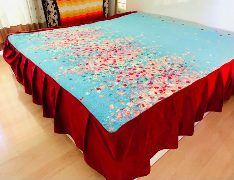ผ้าคลุมเตียง (กระโปรงเตียง) หรือผ้าปูที่นอน ขนาด 5.5-6ฟุต สีฟ้าลายดอกวินเทจ มือสองสภาพดี สินค้าญี่ปุ่น-เกาหลีแท้
