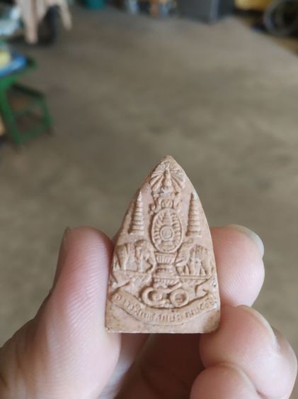 พระเนื้อดิน(พระหลวงพ่อท่านคล้ายวัดสวนขัน(จังหวัดนครศรีธรรมราช)(รุ่นฉลองสิริราชสมบัติ50ปี))พระบ้านพระเครื่องรางของมงคลปี2539 รูปที่ 7