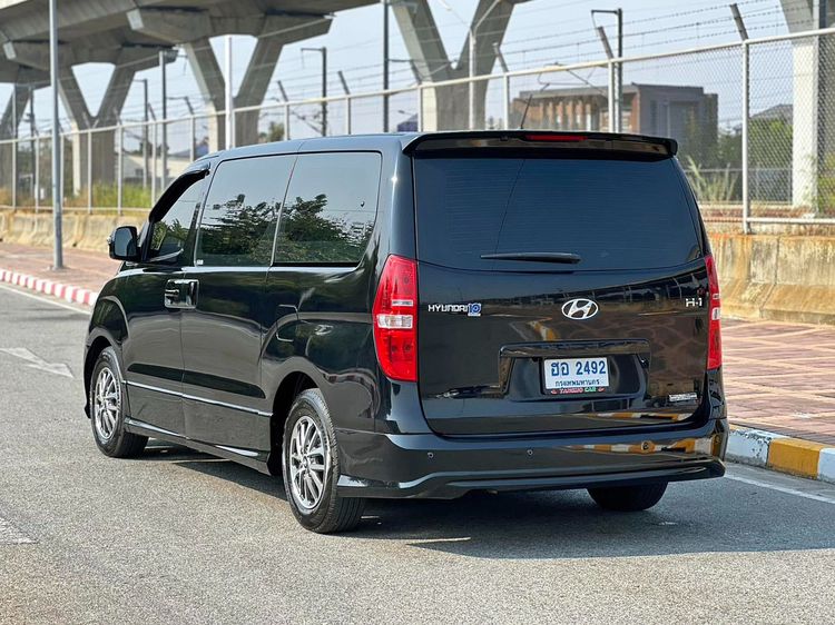 Hyundai H-1  2018 2.5 Deluxe Van ดีเซล ไม่ติดแก๊ส เกียร์อัตโนมัติ ดำ รูปที่ 4