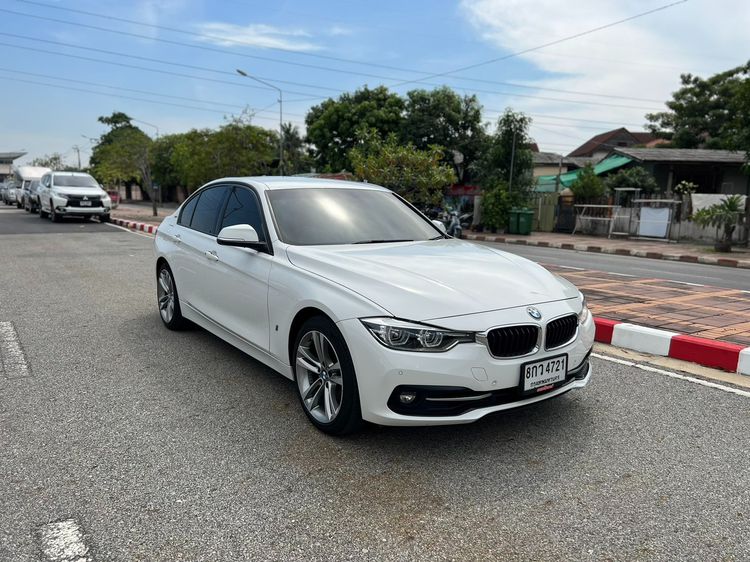 BMW Series 3 2019 330e Sedan ปลั๊กอินไฮบริด (PHEV) ไม่ติดแก๊ส เกียร์อัตโนมัติ ขาว