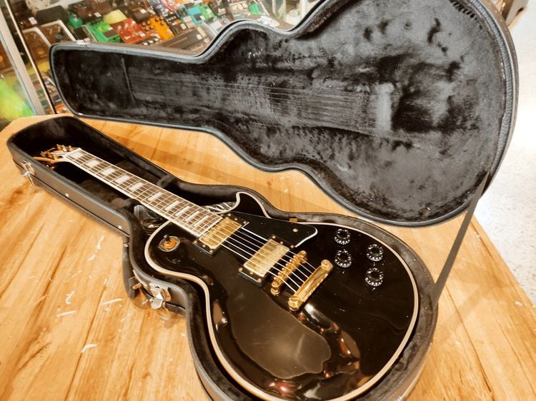 กีต้าร์ไฟฟ้า Gibson LP สีดำ พร้อมกล่อง สภาพ 95เปอร์เซ็นต์ ราคา 9,800บาท รูปที่ 1
