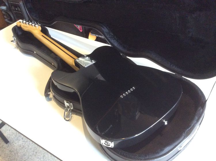 กีต้าร์ไฟฟ้า ยี่ห้อ Fender รุ่น Telecaster+กระเป๋า มือสอง ราคา 9,500 บาท รูปที่ 2