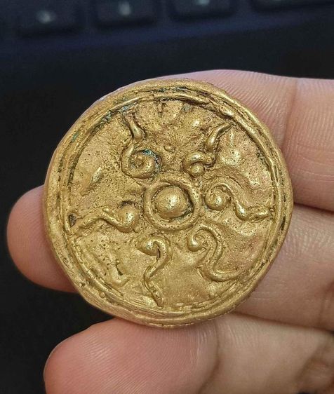 เหรียญโบราณครุฑ ศิลปะทวาราวดี เนื้อสัมฤทธิ์ เก่ามาก หายาก น่าสะสมมาก รูปที่ 2