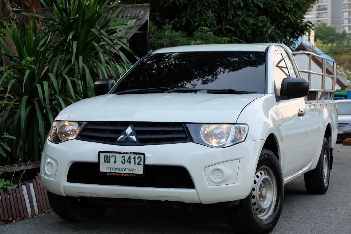 Mitsubishi Triton 2013 2.4 GL Pickup เบนซิน ไม่ติดแก๊ส เกียร์ธรรมดา ขาว รูปที่ 4