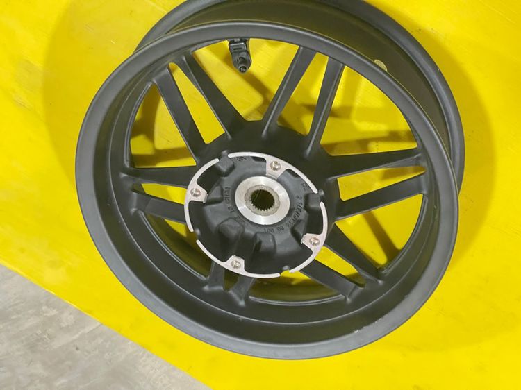 ล้อแม็กหลังforza300 แท้ รูปที่ 3