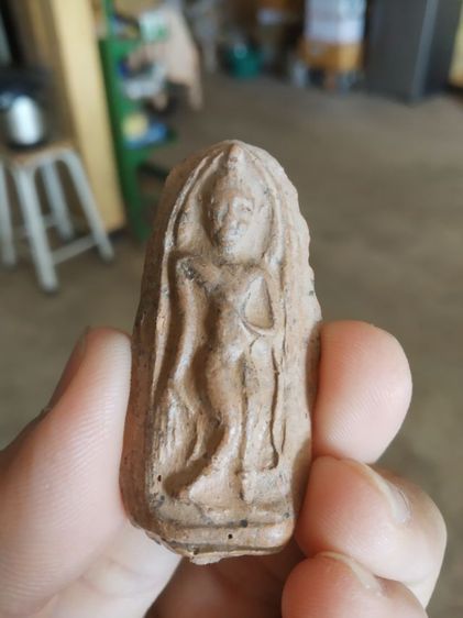 พระเนื้อดิน(พระปางลีลากำแพงทุ่งเศรษฐีเหรียญพระลีลากำแพงเขย่งไม่ทราบเกจิ(240201))พระบ้านพระเครื่องรางของมงคล รูปที่ 4