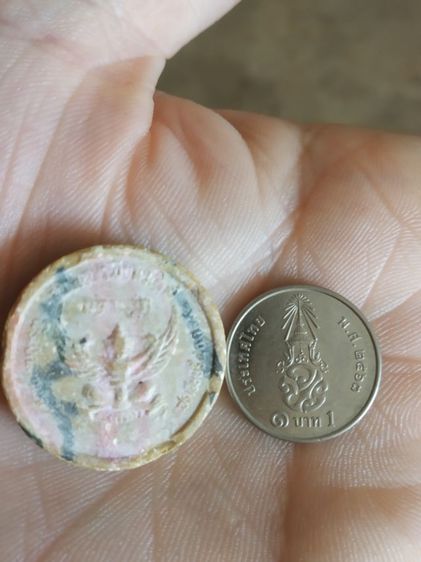 พระเนื้อผงน้ำมันสายรุ้งรูปทรงกลม(รัชกาลที่ห้าหลังครุฑออกวัดหนองจระเข้(ปราจีนบุรี))พระบ้านพระเครื่องรางของมงคล รูปที่ 12