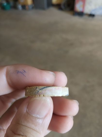 พระเนื้อผงน้ำมันสายรุ้งรูปทรงกลม(รัชกาลที่ห้าหลังครุฑออกวัดหนองจระเข้(ปราจีนบุรี))พระบ้านพระเครื่องรางของมงคล รูปที่ 13