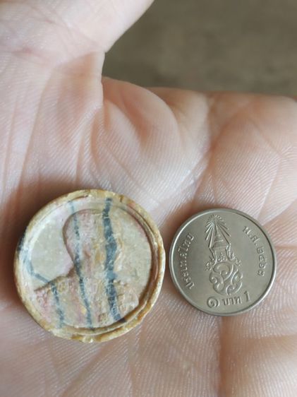 พระเนื้อผงน้ำมันสายรุ้งรูปทรงกลม(รัชกาลที่ห้าหลังครุฑออกวัดหนองจระเข้(ปราจีนบุรี))พระบ้านพระเครื่องรางของมงคล รูปที่ 10