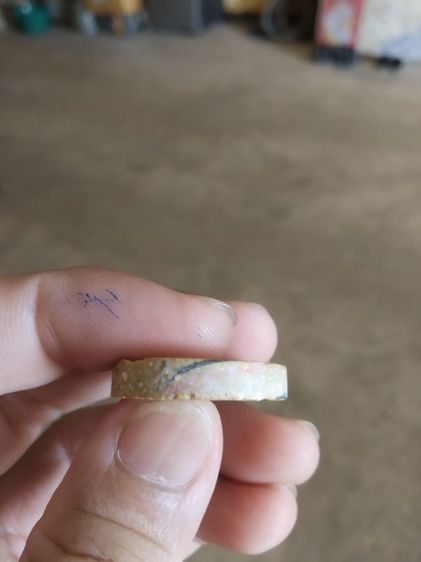 พระเนื้อผงน้ำมันสายรุ้งรูปทรงกลม(รัชกาลที่ห้าหลังครุฑออกวัดหนองจระเข้(ปราจีนบุรี))พระบ้านพระเครื่องรางของมงคล รูปที่ 14